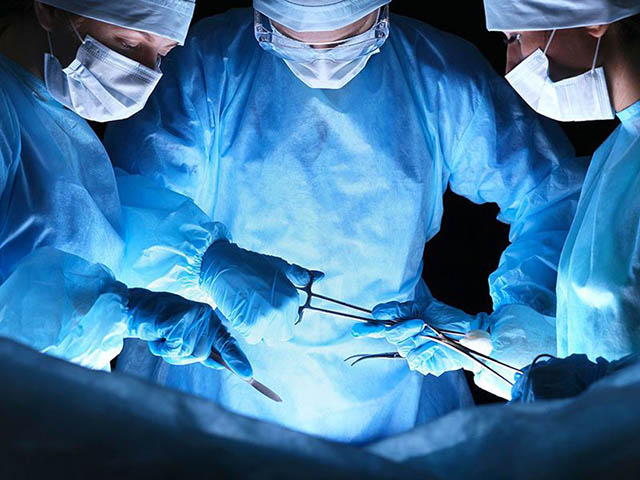 Phẫu thuật là giải pháp điều trị cuối cùng với người gai cột sống cổ