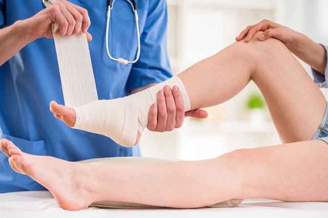 Có nhiều nguyên nhân khác nhau dẫn đến tràn dịch khớp cổ chân