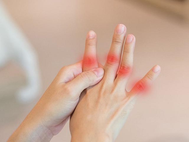 Thoái hóa khớp ngón tay có nhiều triệu chứng phổ biến