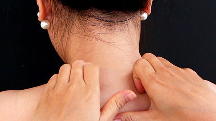  Massage vai gáy để xoa dịu các cơn đau cổ