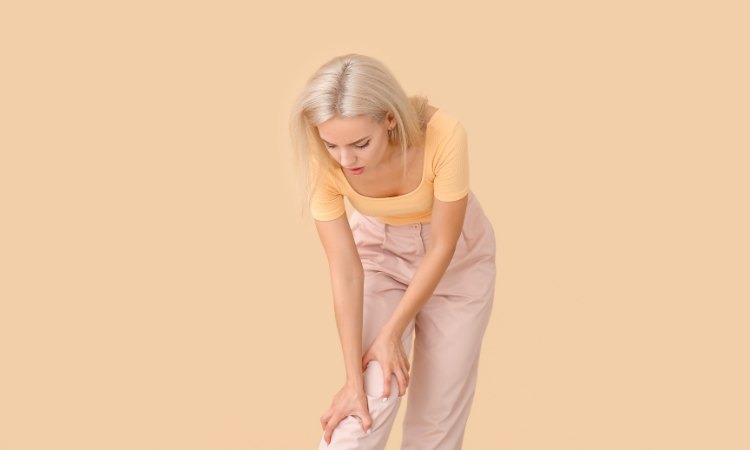  Tê từ mông xuống bắp chân là triệu chứng phổ biến