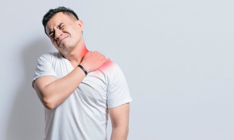  Căng cơ cổ là nguyên nhân phổ biến khiến đau vùng vai gáy