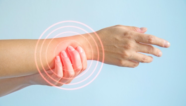 Bị trẹo cổ tay thì phải làm sao? Cách phòng ngừa trẹo cổ tay hiệu quả
