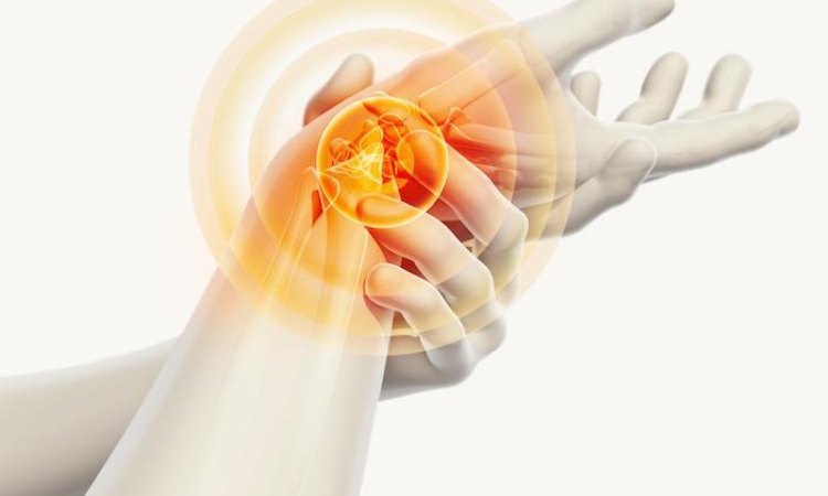 Tại sao bị đau cổ tay nhưng không sưng? Cách điều trị thế nào?
